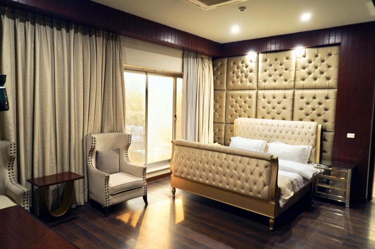 Circle Club Faisalabad Hotel Kültér fotó