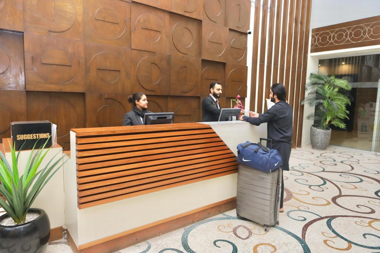 Circle Club Faisalabad Hotel Kültér fotó