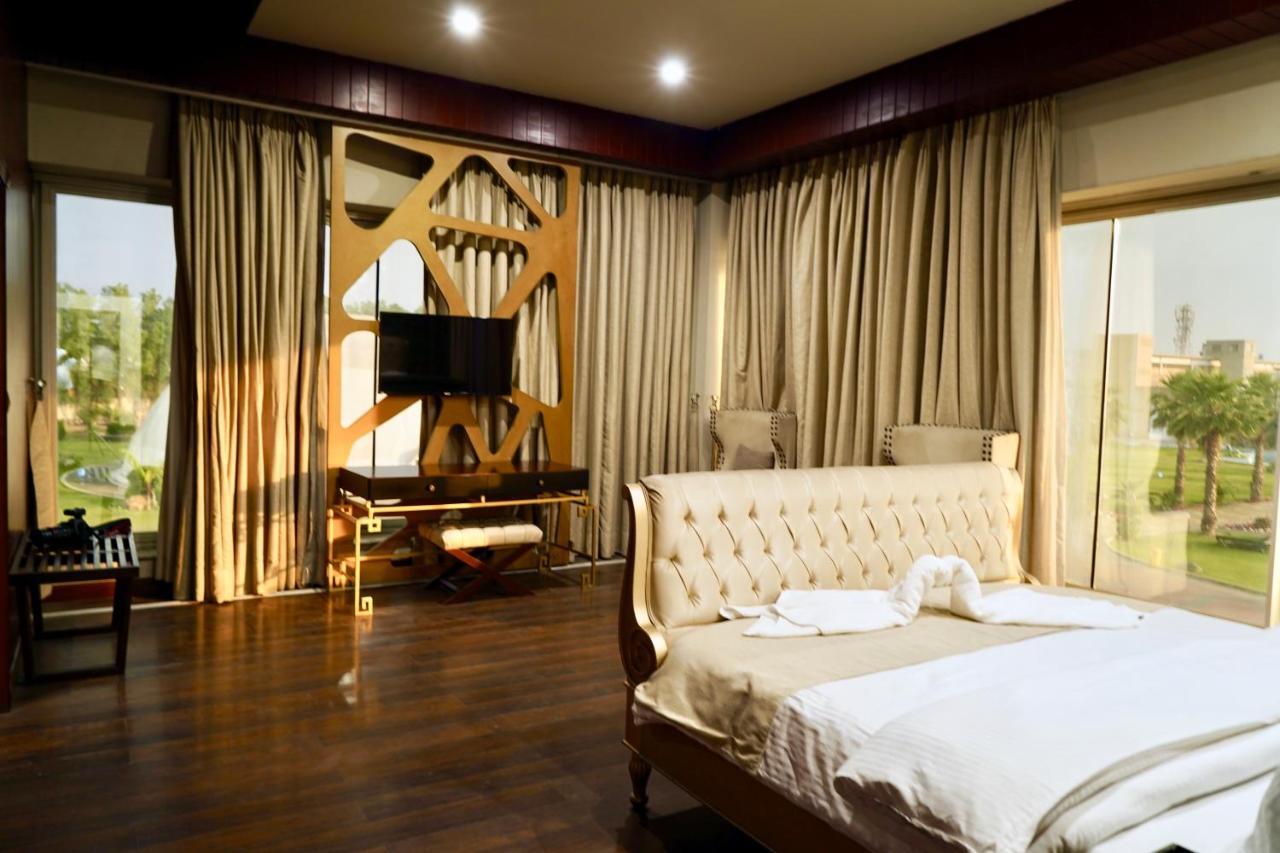 Circle Club Faisalabad Hotel Kültér fotó