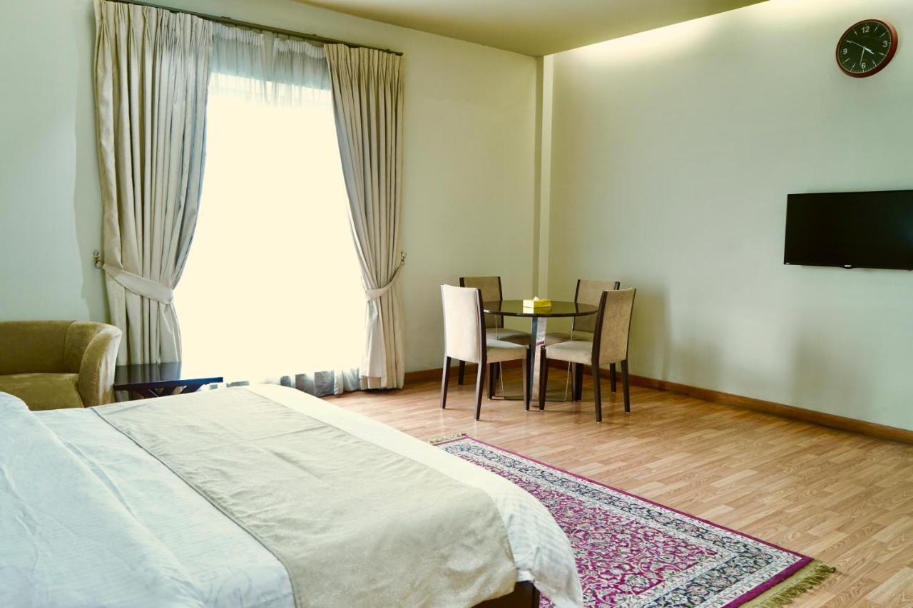 Circle Club Faisalabad Hotel Kültér fotó