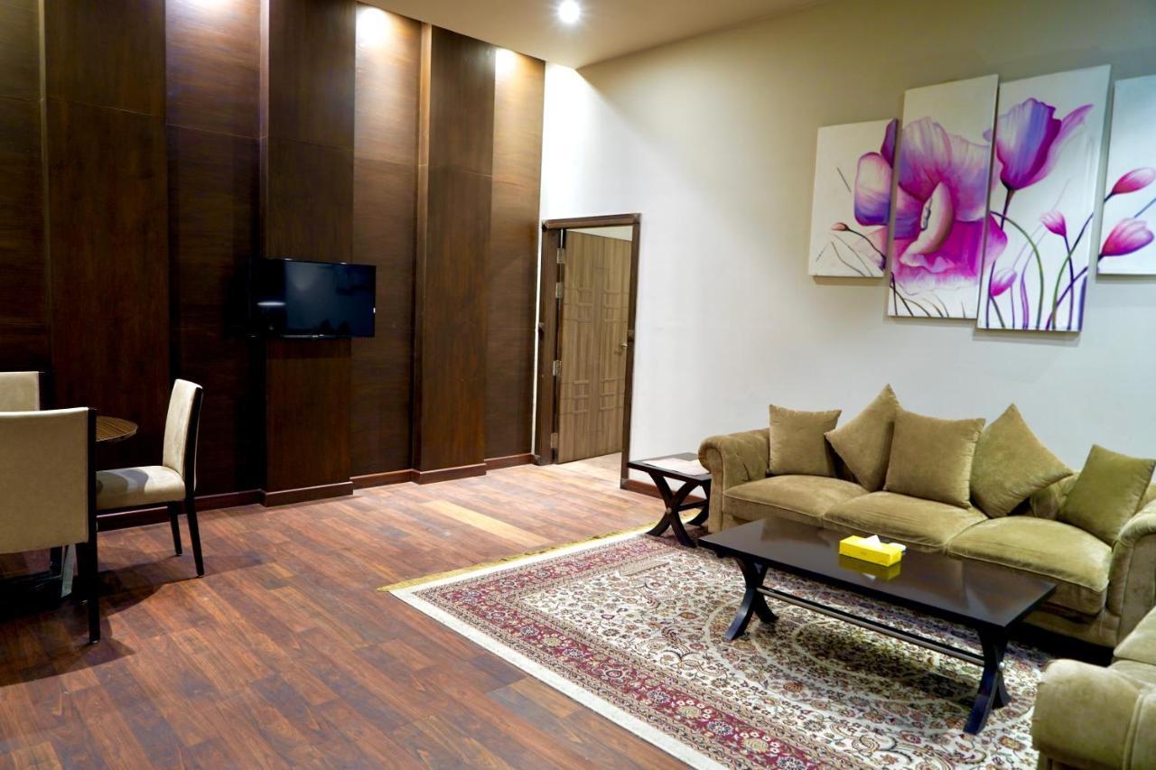 Circle Club Faisalabad Hotel Kültér fotó