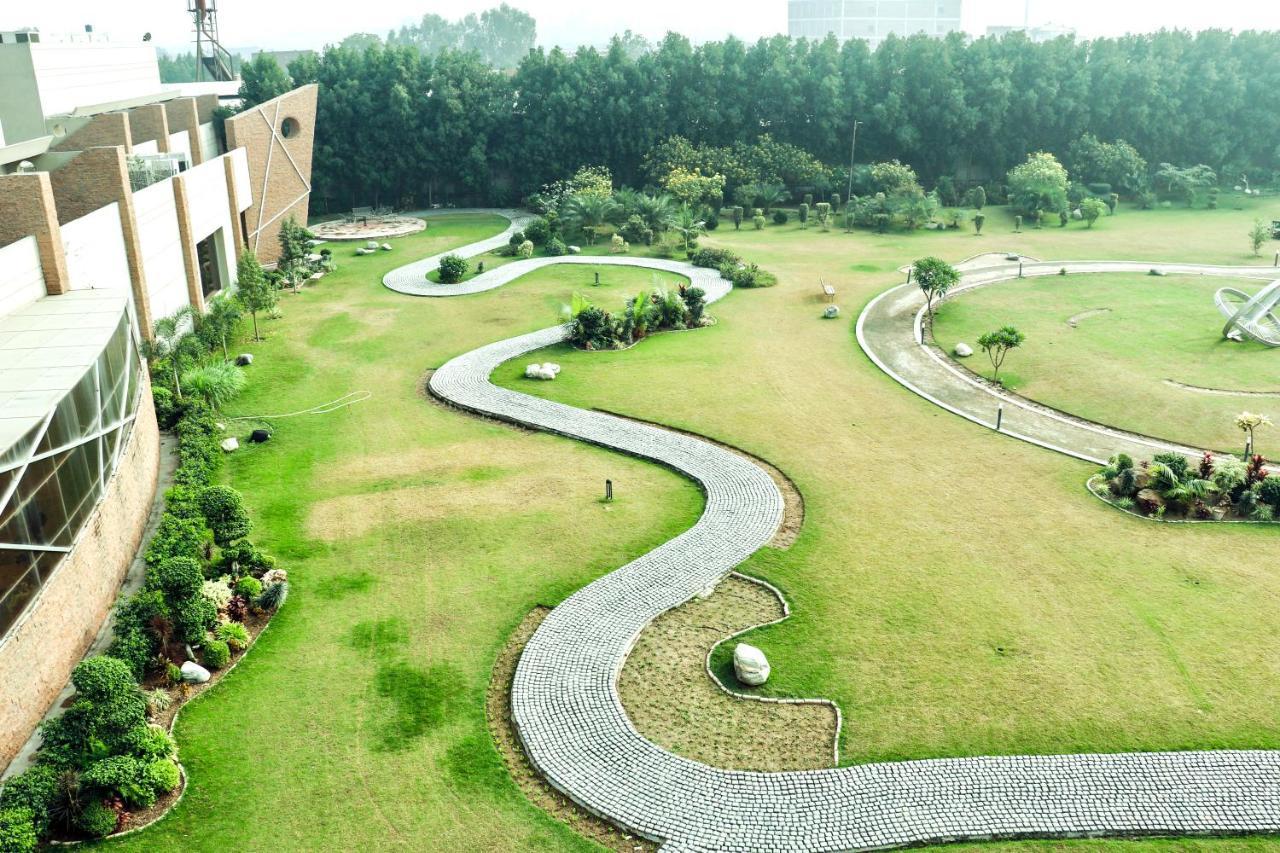 Circle Club Faisalabad Hotel Kültér fotó