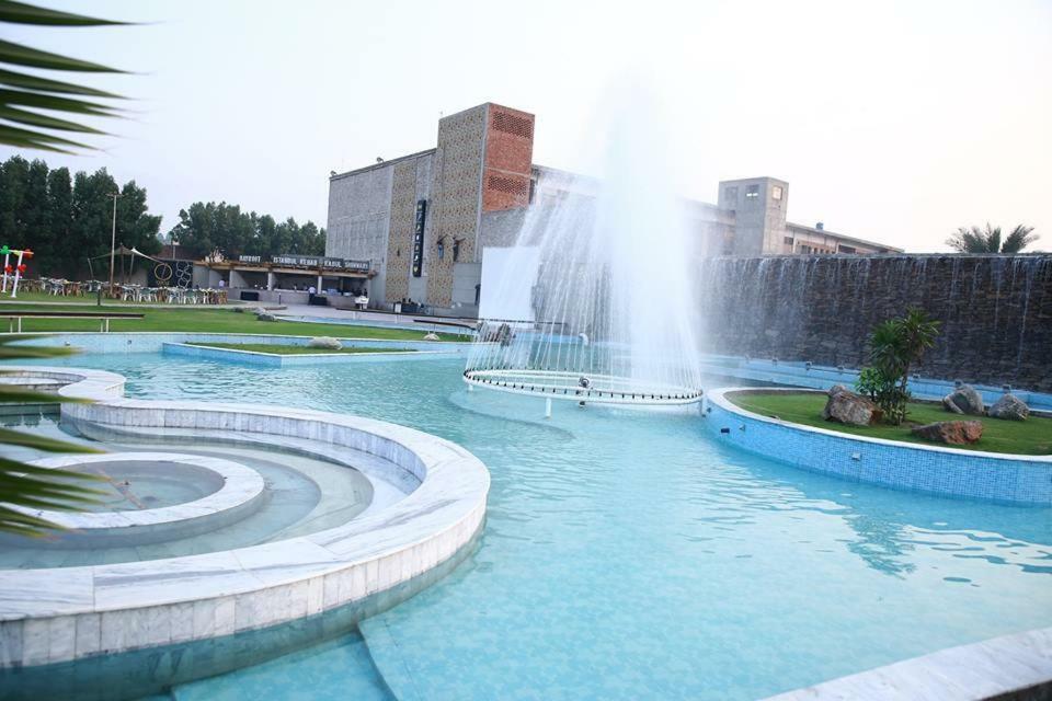Circle Club Faisalabad Hotel Kültér fotó