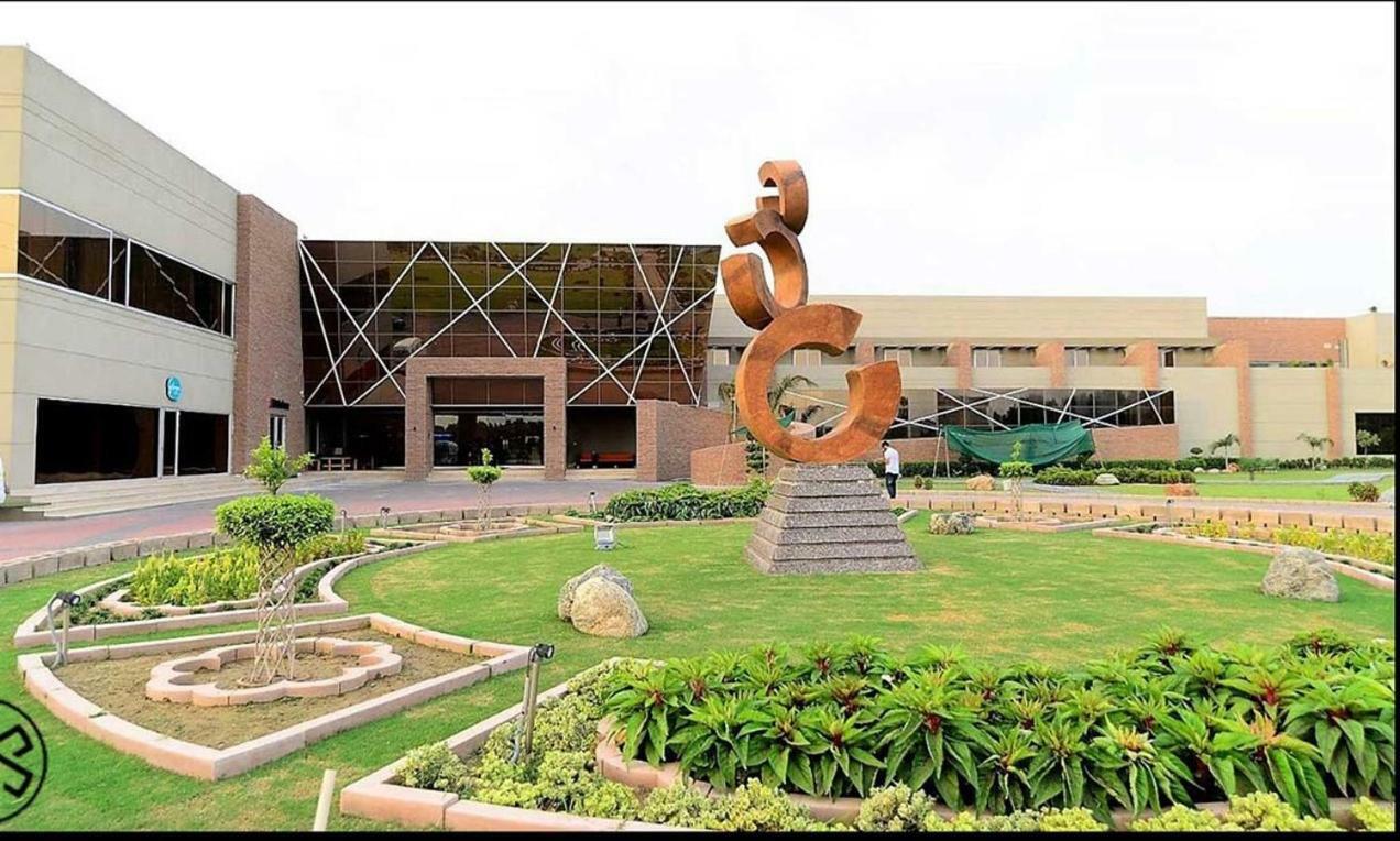 Circle Club Faisalabad Hotel Kültér fotó